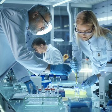 Flüssiges Kapital: Wie digitale Wasserlösungen die Pharmaindustrie leistungsfähiger machen