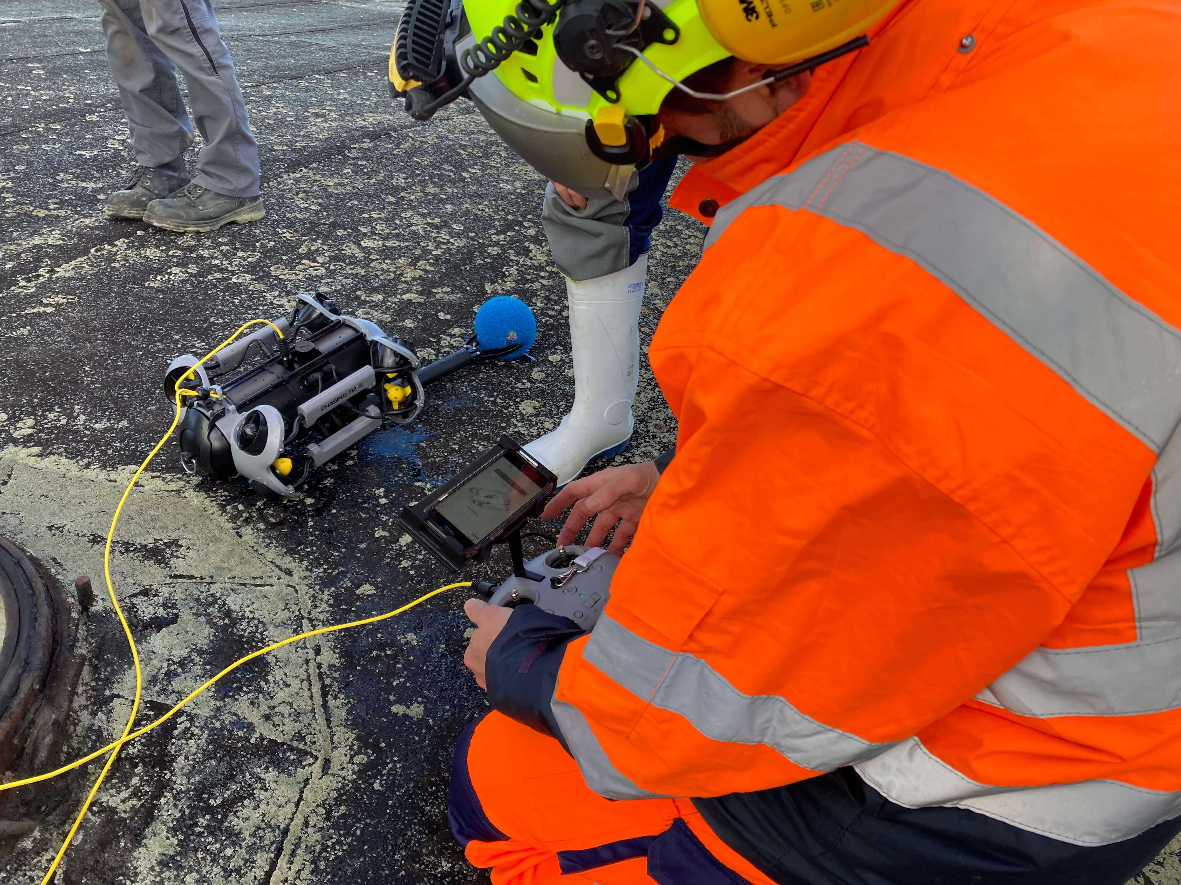 Pilotage du drone aquatique dans les canalisations &copy; Xylem 